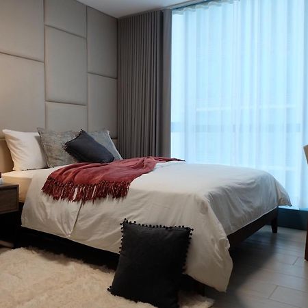 One Uptown Residence Taguig Luaran gambar