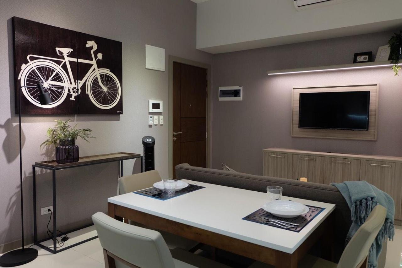 One Uptown Residence Taguig Luaran gambar